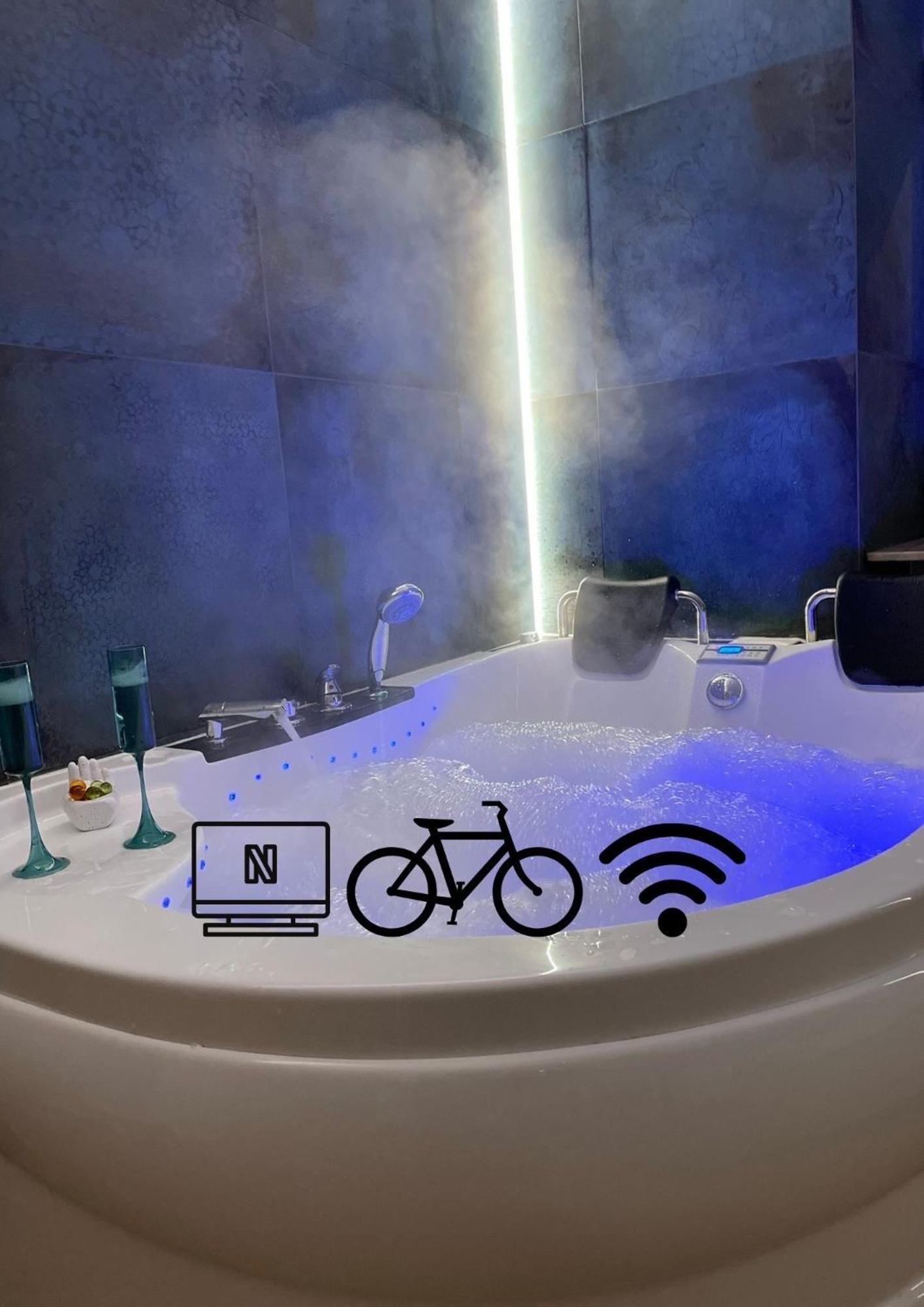 Jacuzzi & Bike Apartment, Appartamento *
