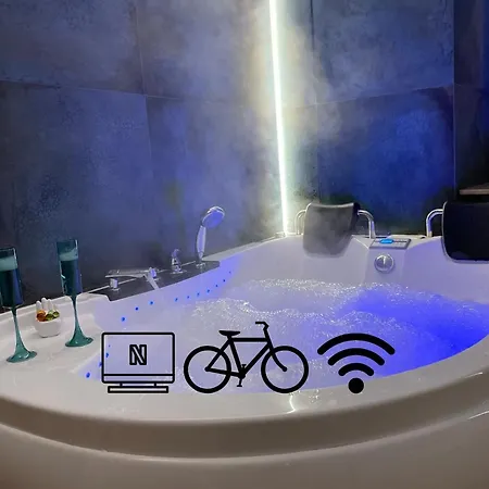Jacuzzi & Bike Apartment, Krakow Exterior photo