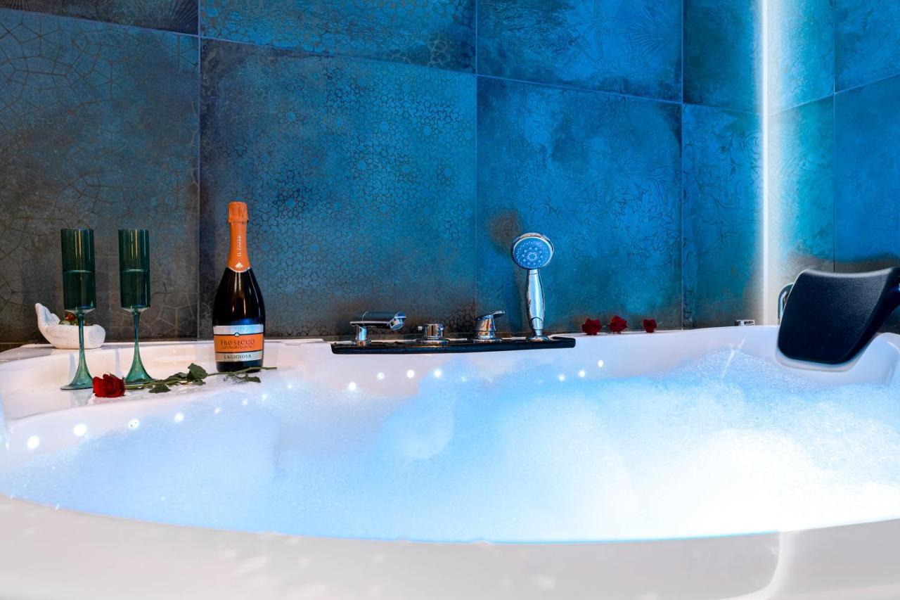 Apartment Jacuzzi & Bike Apartment,