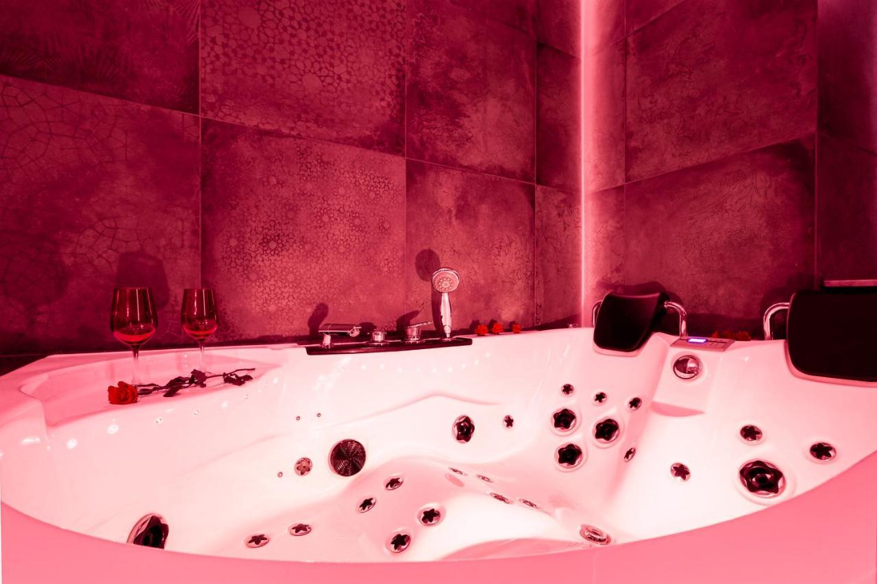 Apartment Jacuzzi & Bike Apartment, *